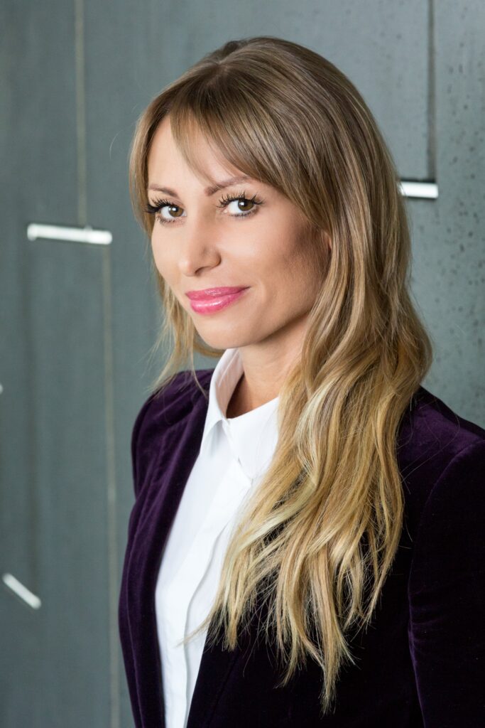 Anna Głowacz, Dyrektor Działu Powierzchni Przemysłowych i Logistycznych AXI IMMO