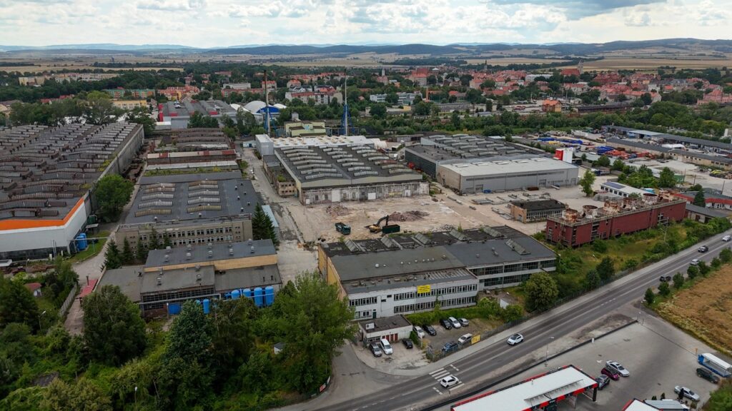 Jawor k. Legnicy - na sprzedaż hala magazynowa 3600 mkw.